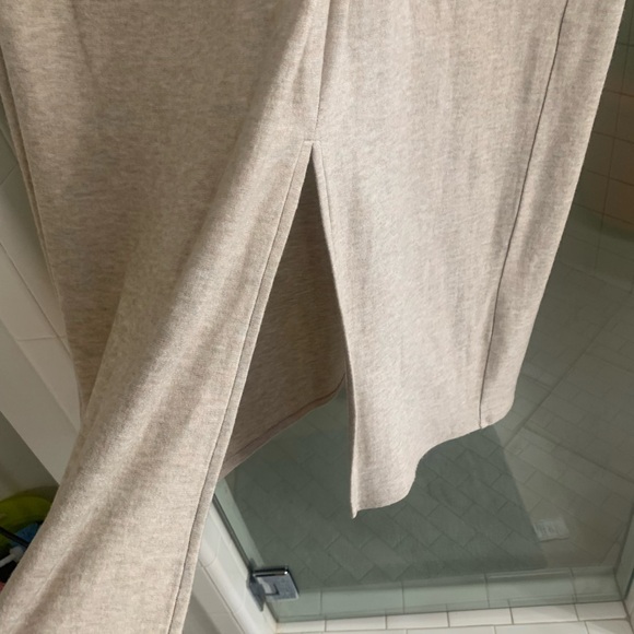 Vince set.  Simple elegance.  Faux knot wrap skirt-midi with matching shell. - Picture 9 of 12